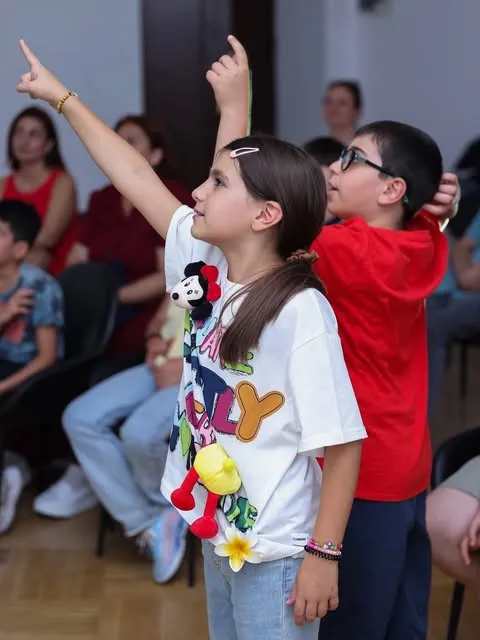 Children at a Mayrik reading event