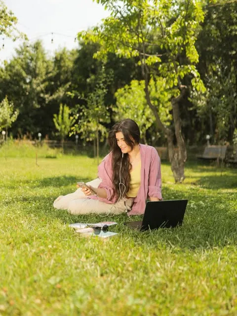 Guest enjoying the green grounds at Vardeni
